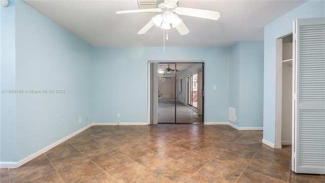 unfurnished bedroom with ceiling fan and a closet