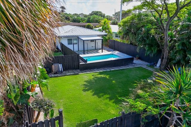 view of swimming pool with a yard