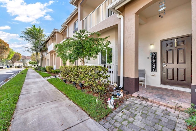 entrance to property featuring a balcony