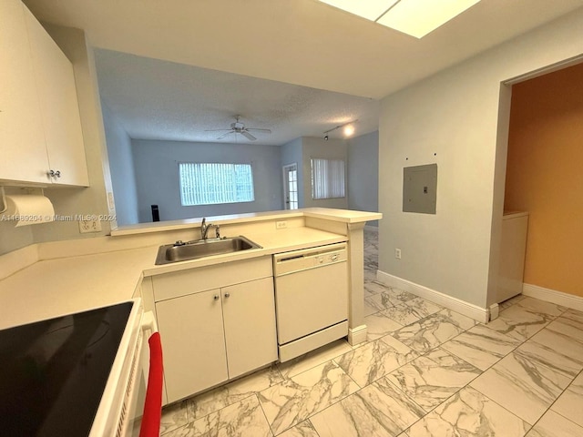 kitchen with sink, kitchen peninsula, ceiling fan, stove, and dishwasher