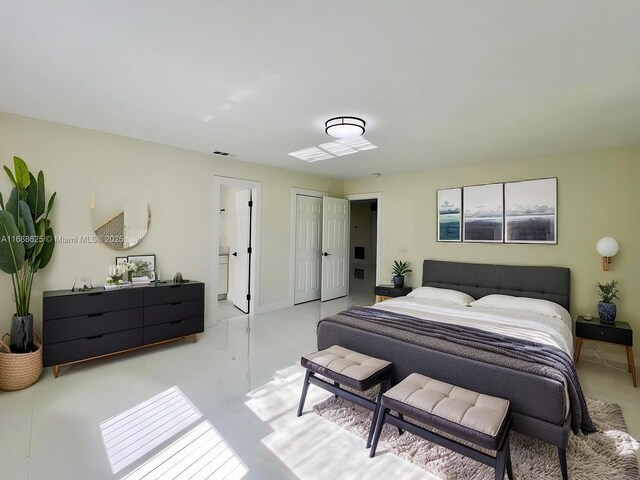 bedroom featuring a closet