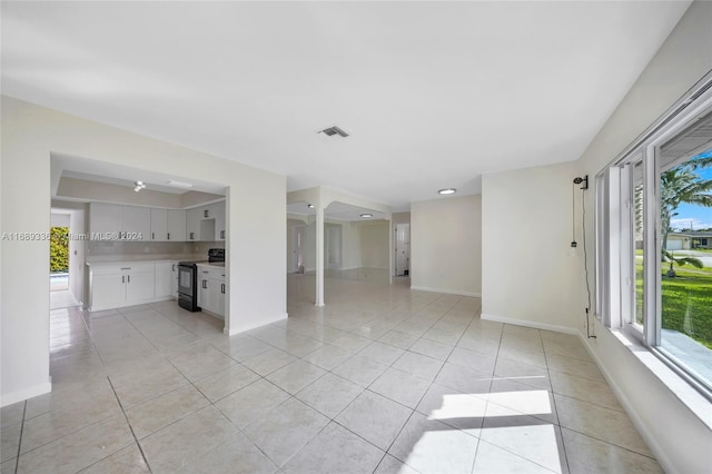 empty room featuring light tile patterned floors