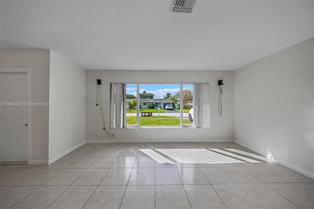 empty room featuring light tile patterned floors