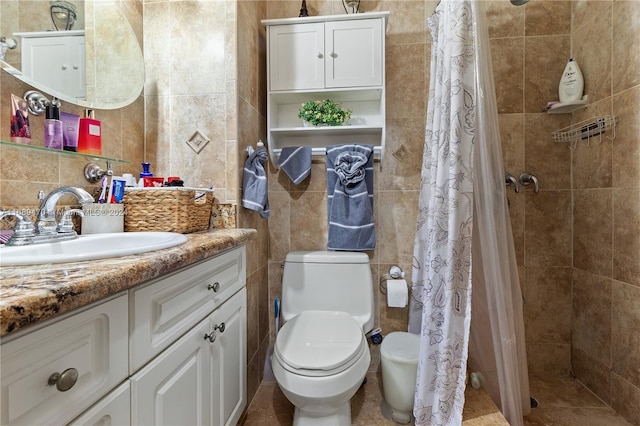 bathroom featuring a shower with curtain, vanity, toilet, and tile walls