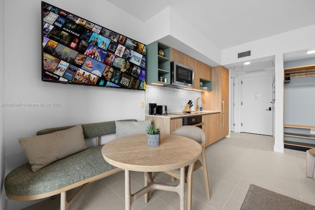 dining space featuring light tile patterned floors