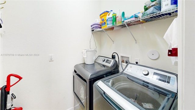 laundry room with washing machine and dryer