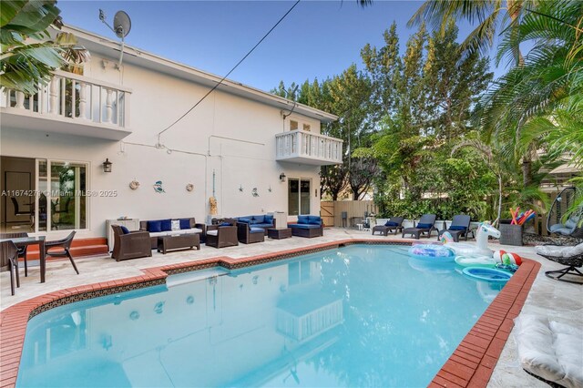 view of swimming pool featuring a patio area and outdoor lounge area