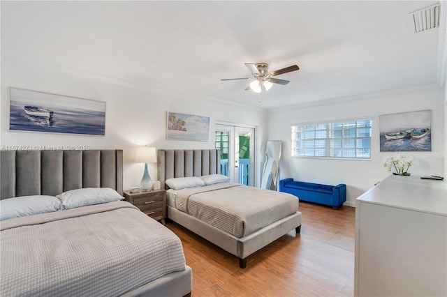 bedroom with hardwood / wood-style floors, crown molding, and ceiling fan