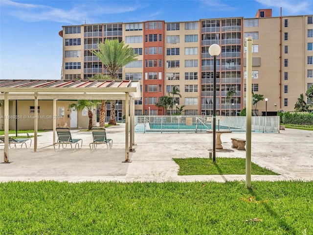 view of swimming pool