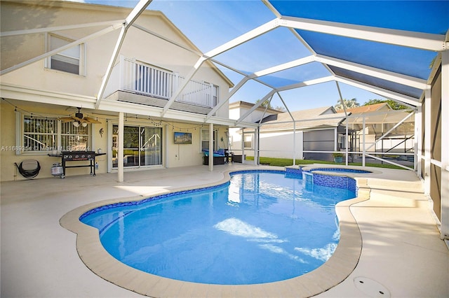 view of pool with a patio, a lanai, ceiling fan, and an in ground hot tub