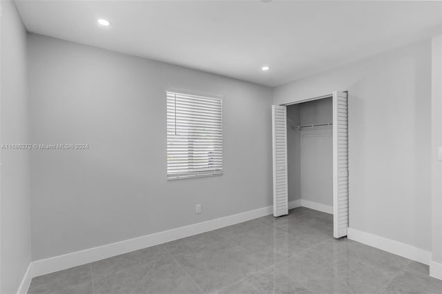 unfurnished bedroom featuring a closet