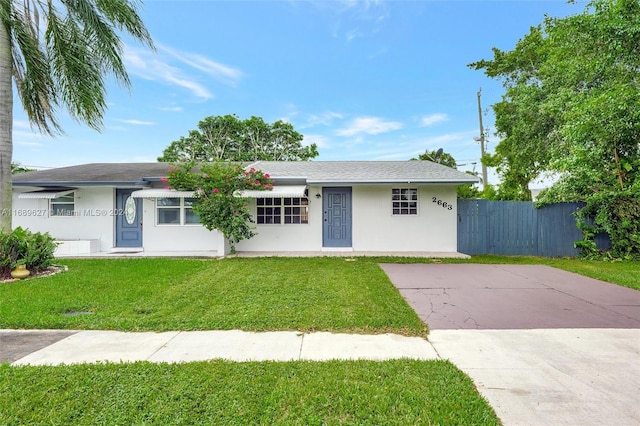 single story home with a front yard