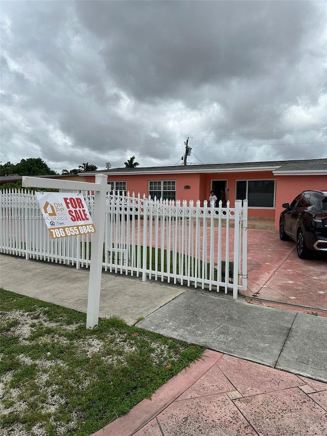 1250 W 61st Pl, Hialeah, FL 33012 - ranch-style house with a fenced front yard