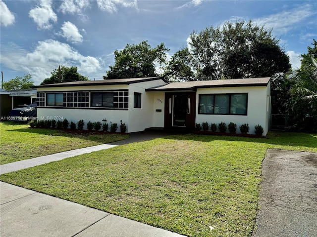 single story home featuring a front lawn