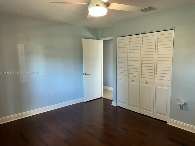 bedroom with ceiling fan, a textured ceiling, and wood-type flooring