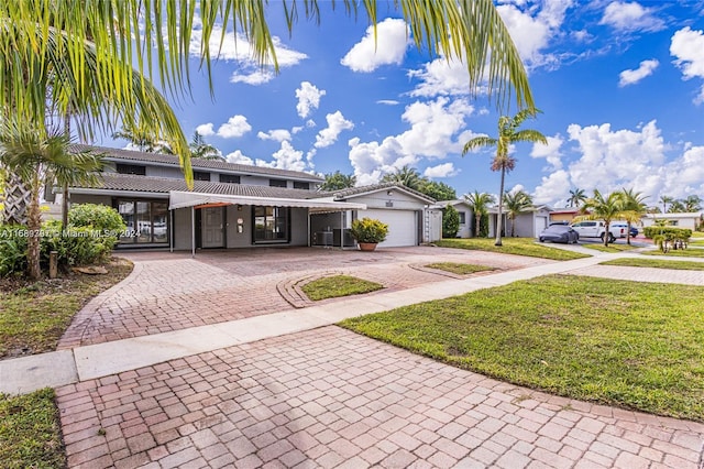 view of front of property featuring a front yard and a garage