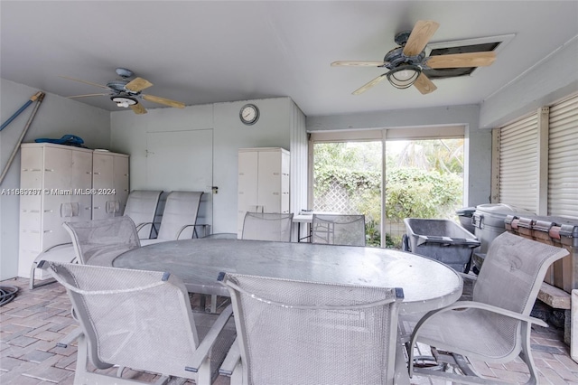 sunroom with ceiling fan