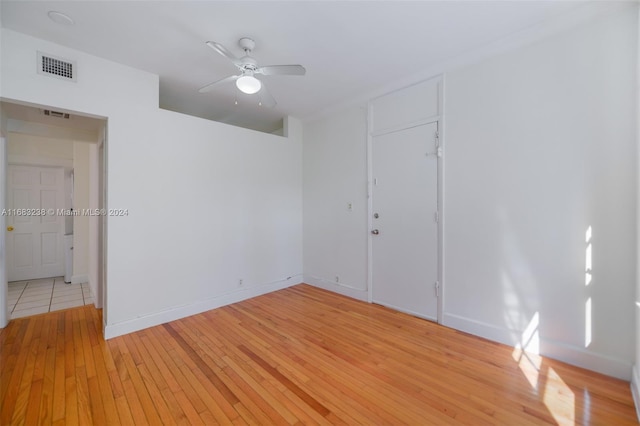 unfurnished room with light wood-type flooring and ceiling fan