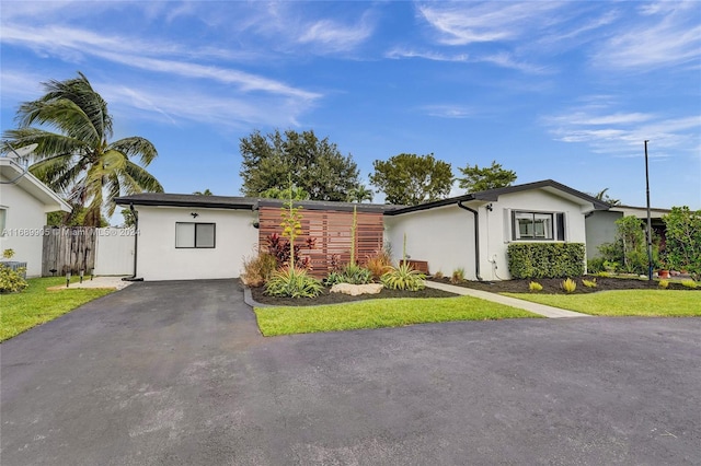 ranch-style home featuring a front yard