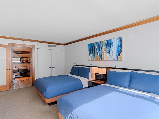 bedroom featuring carpet flooring, a sink, visible vents, a closet, and ornamental molding
