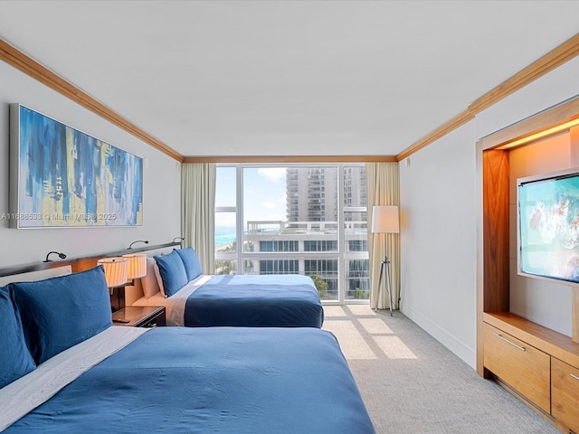 bedroom featuring floor to ceiling windows, crown molding, baseboards, and light carpet
