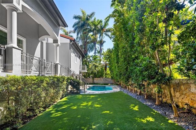 view of yard featuring a fenced in pool