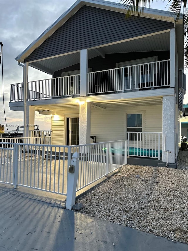 view of front of property featuring a balcony