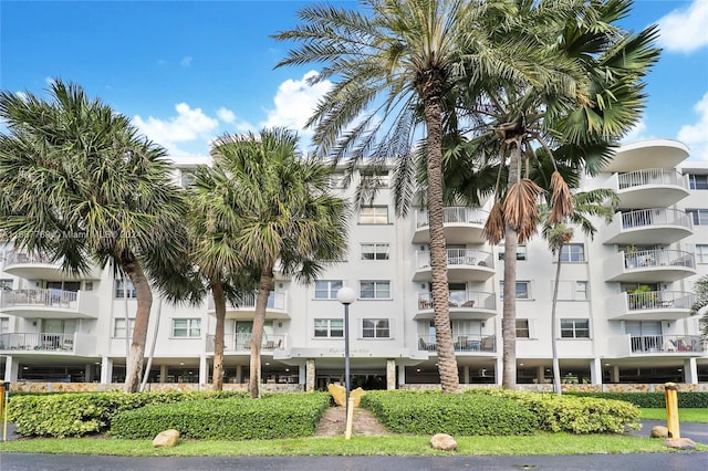 210 Sea View Dr Unit 409, Key Biscayne, FL 33149 - view of apartment building / complex