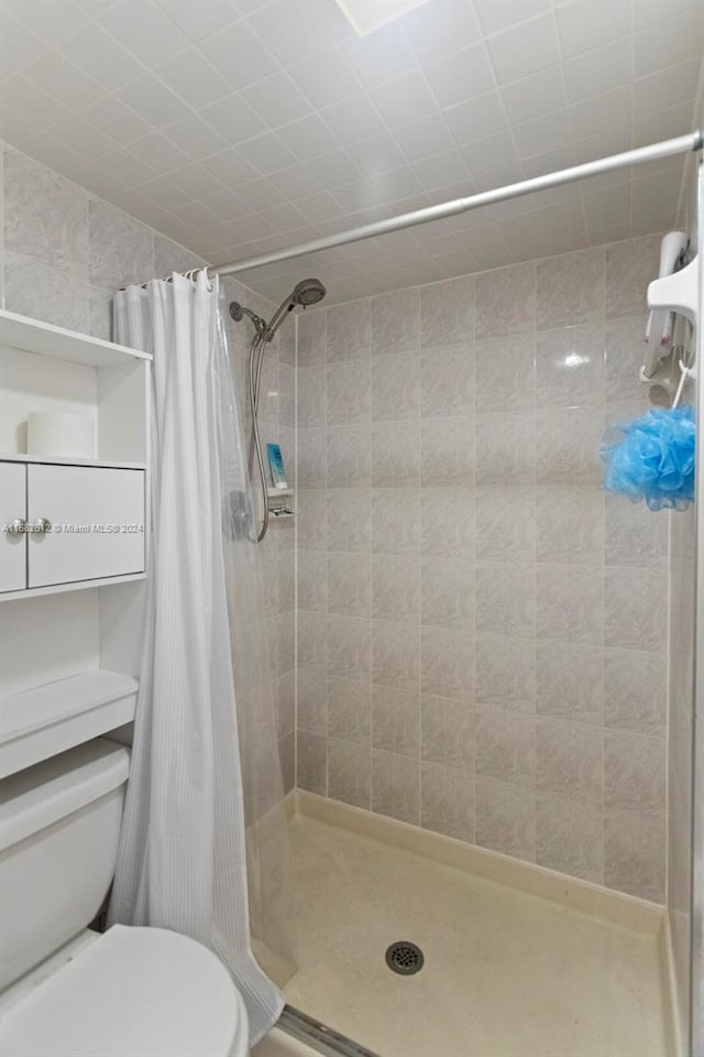 bathroom with walk in shower and toilet