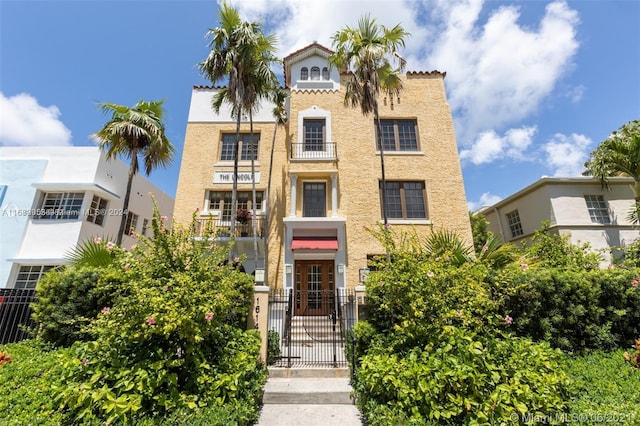 view of front of property