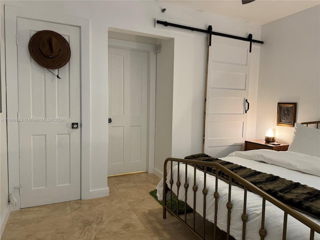 bedroom featuring a closet and a barn door