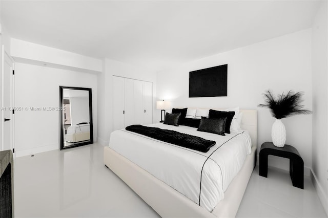 bedroom featuring a closet and baseboards