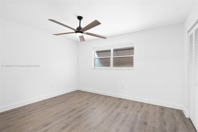 empty room with light hardwood / wood-style floors and ceiling fan