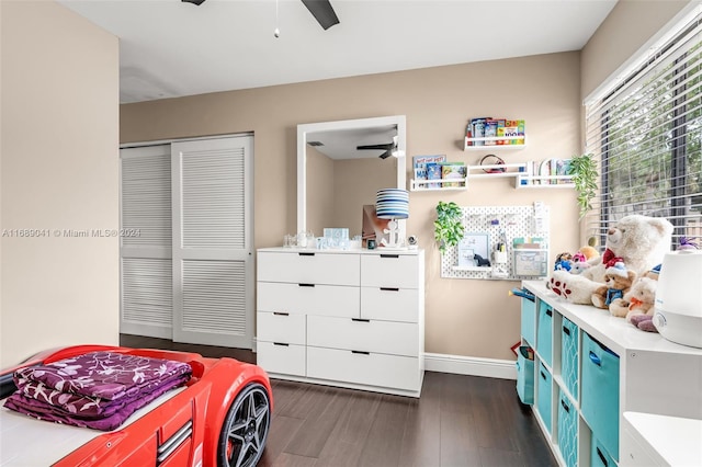 bedroom featuring dark wood-type flooring, ceiling fan, and a closet