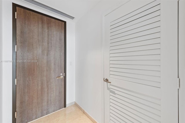 88 SW 7th St Unit 2408, Miami, FL 33130 - hall featuring baseboards