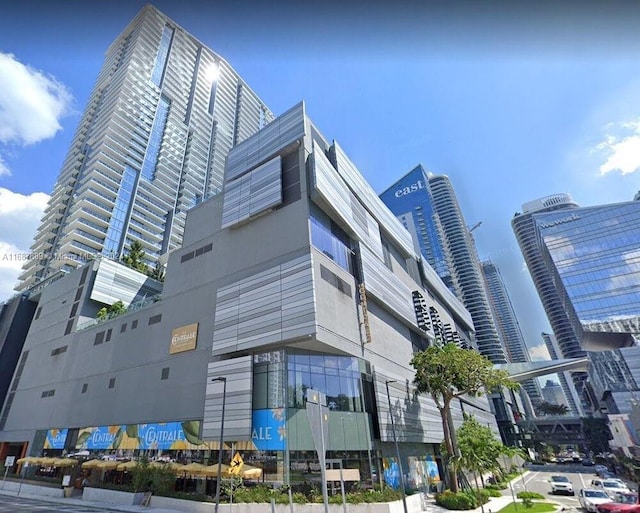 88 SW 7th St Unit 2408, Miami, FL 33130 - view of building exterior with a view of city
