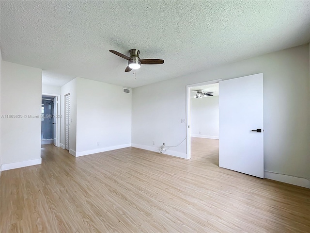 unfurnished room with ceiling fan, a textured ceiling, and light hardwood / wood-style flooring