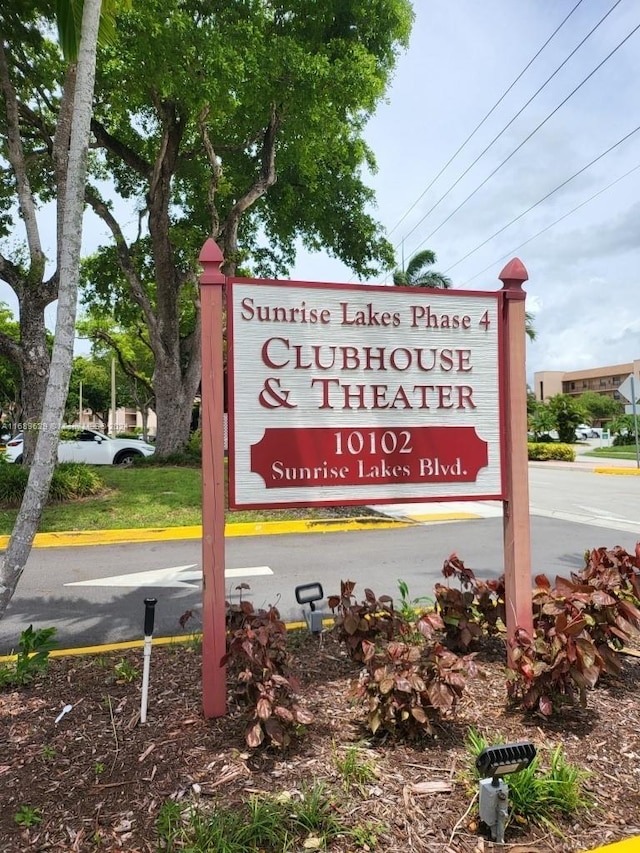 view of community / neighborhood sign