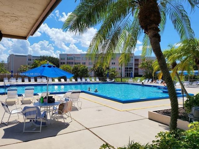 view of swimming pool featuring a patio