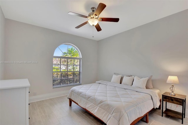 bedroom featuring ceiling fan