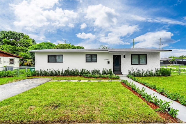 view of front of house with a front lawn