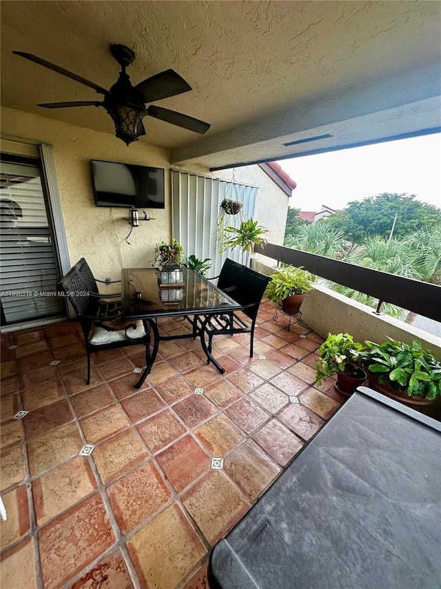 balcony featuring ceiling fan