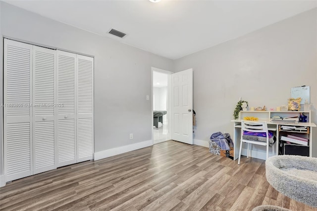 office with hardwood / wood-style floors