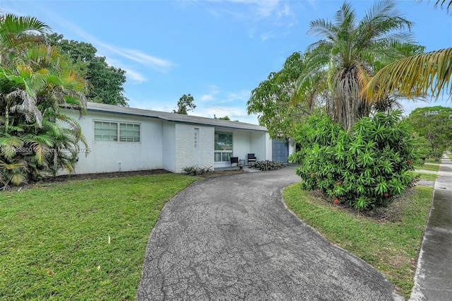 view of front of house with a front lawn