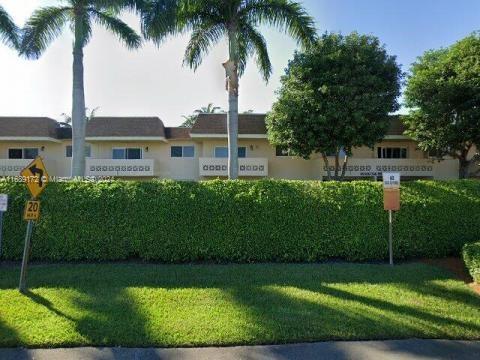 view of front of house with a front lawn