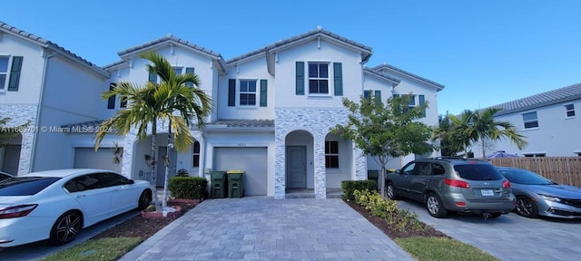 view of front facade featuring a garage