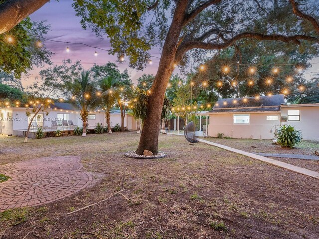 view of yard at dusk