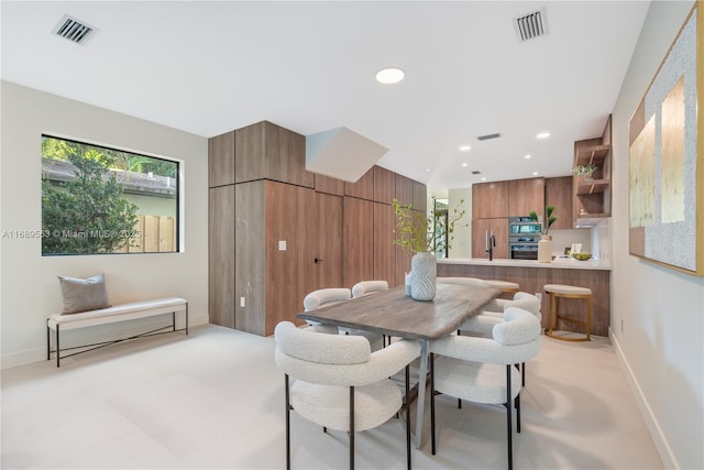 dining room featuring recessed lighting, visible vents, and baseboards