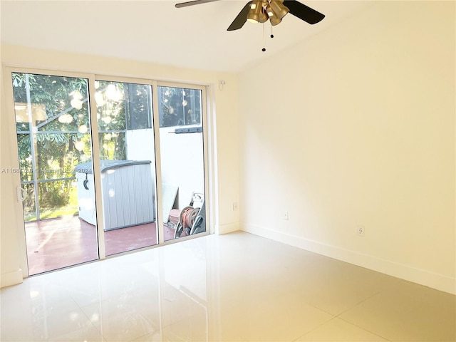 empty room with ceiling fan