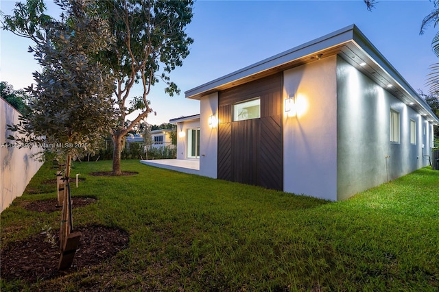 exterior space featuring a lawn